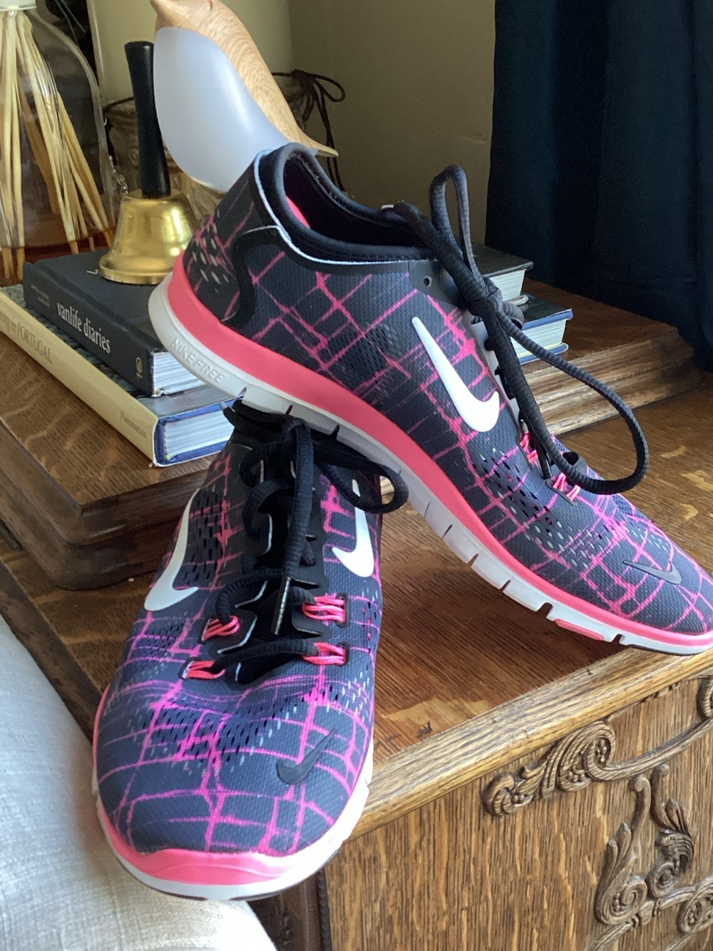 Nike Free Women’s Black & Pink Athletic Training Shoes size 7.5
